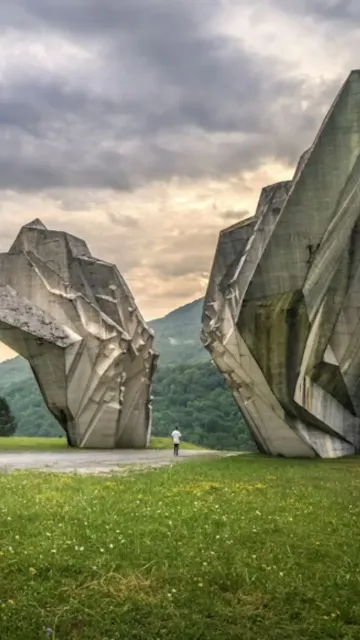 Must-Read Sci-Fi and Fantasy Books Picture