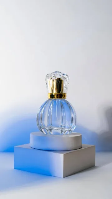 Premium Perfume with Refreshing Notes Picture