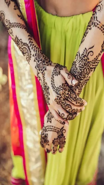 Simple and quick mehndi designs Picture