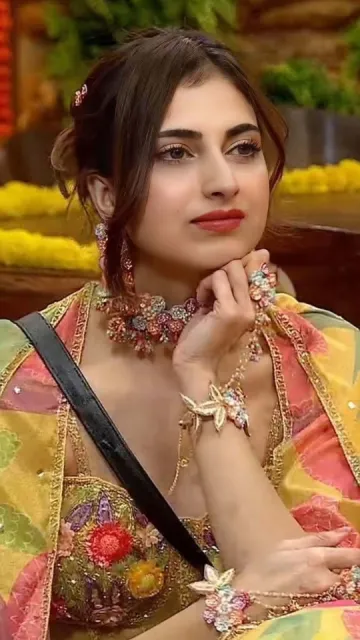 The famous actress is under Picture