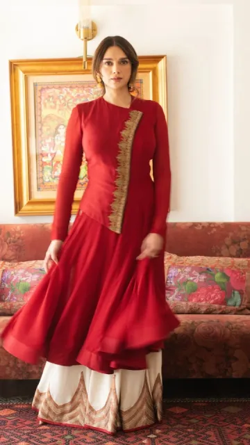 Wear a frock suit this Picture